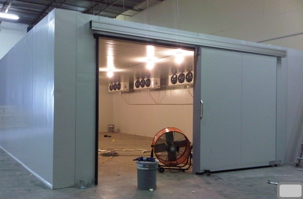 Đội thợ thi công kho lạnh xúc xích đồ ăn vặt uy tín hàng đầu Nghệ An Đội thợ thi công kho lạnh xúc xích đồ ăn vặt uy tín hàng đầu Nghệ An